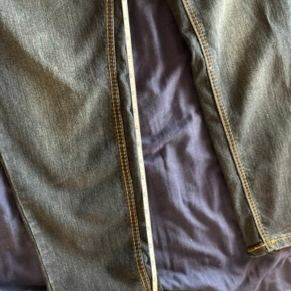 Women's Dereon Jeans Size 13/14 SlimStraight Blue Embossed Pockets - Picture 4 of 7